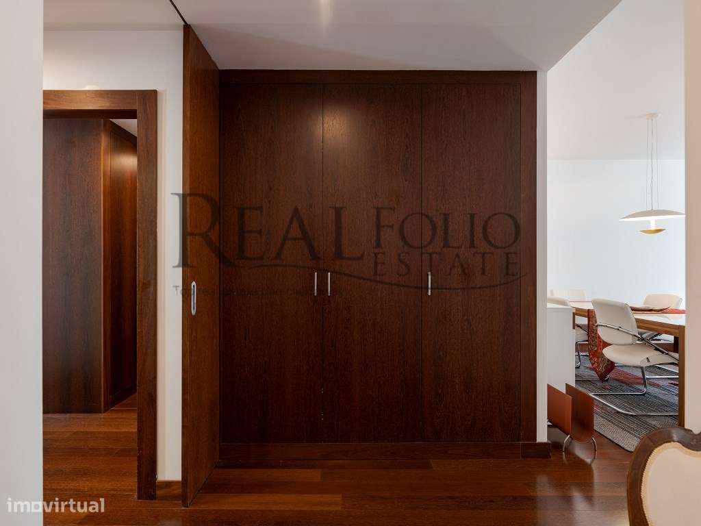 Apartamento T2 Mobilado, com 2 estacionamentos e arrecadação - Grande imagem: 5/27