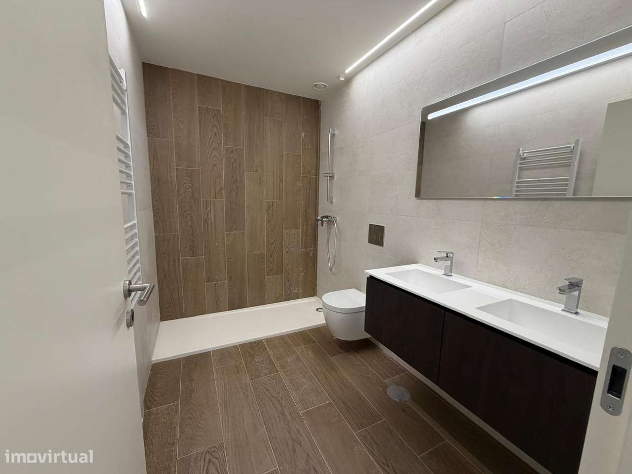 Apartamento T1 Novo c/ Lugar de Garagem em Santa Marinha (VL8)-12