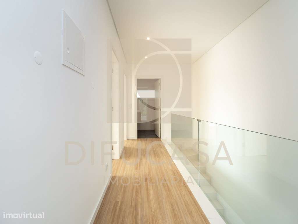 R268 Moradia Duplex - Localizada no centro de Fernão Ferro-21