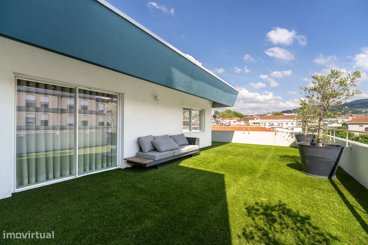 Moradia T3 com Jardim e Garagem em Guimarães-41