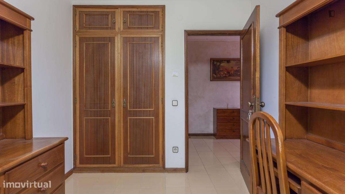 Quarto - localizado em Maia - Grande imagem: 4/30