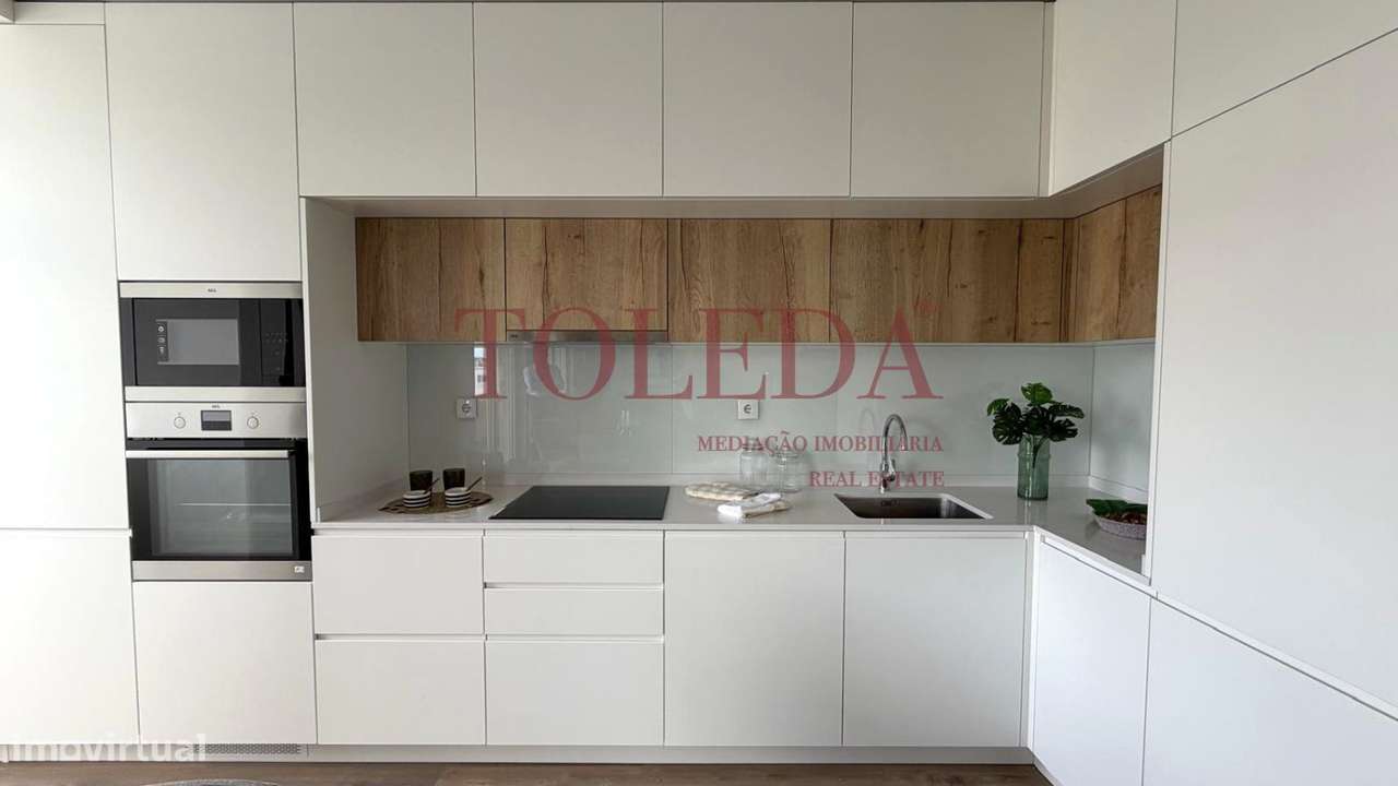 Apartamento T3 Remodelado em Benfica com terraço-12