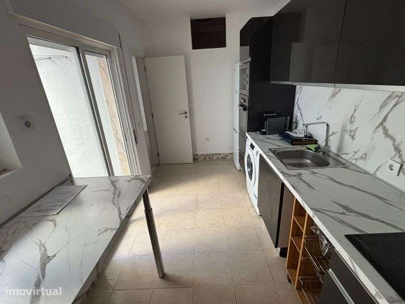 T1 + 1 a 50metros comboio - Grande imagem: 2/11