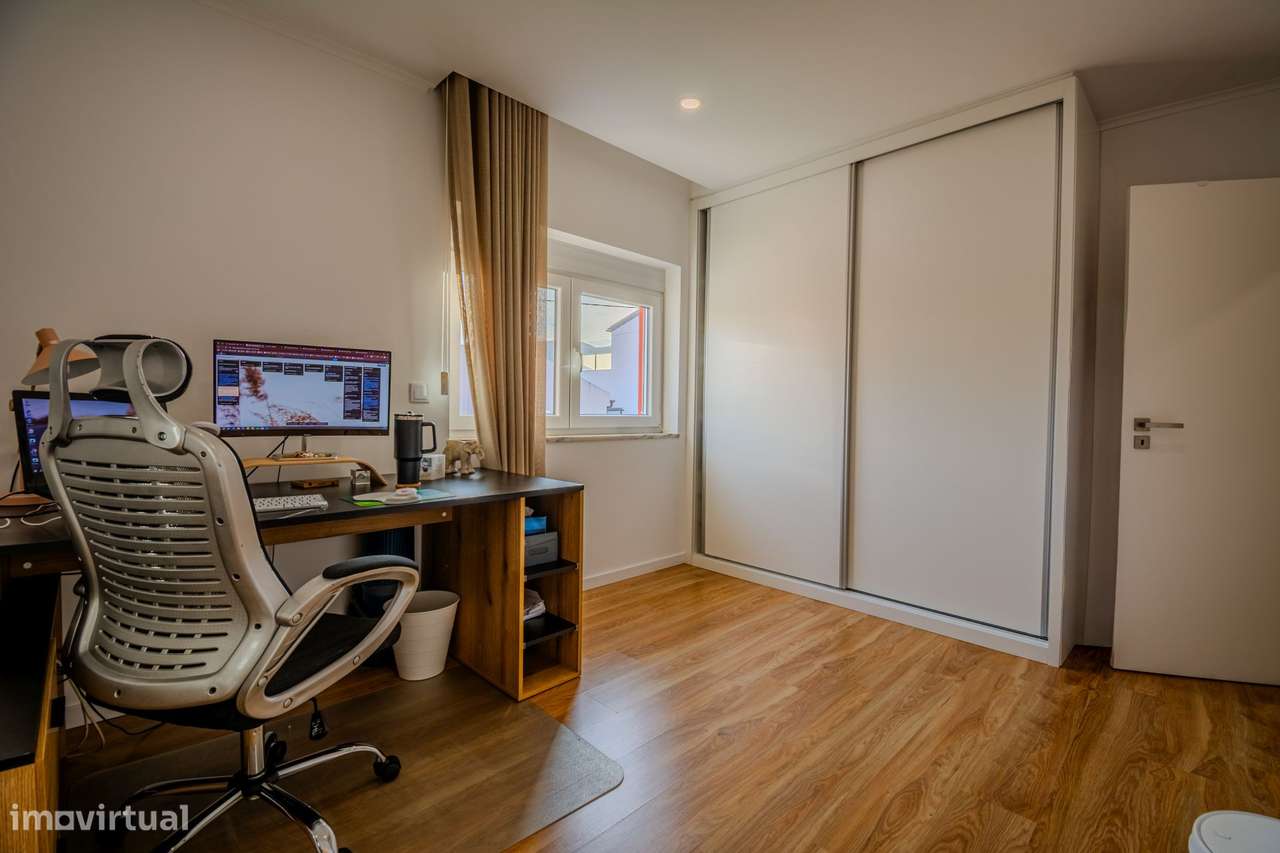 APARTAMENTO T2 remodelado impecável com terraço!-19