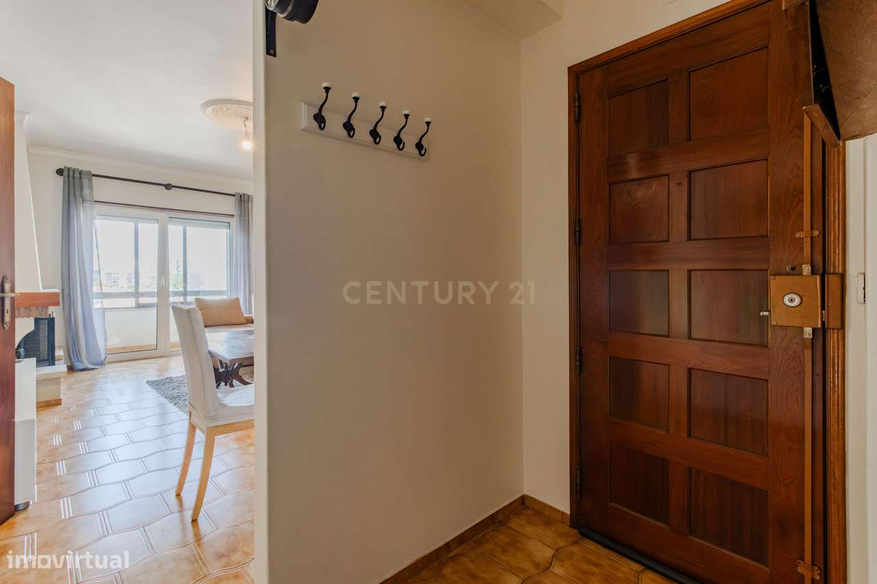 Excelente Apartamento T2 com 3 frentes - Grande imagem: 4/27