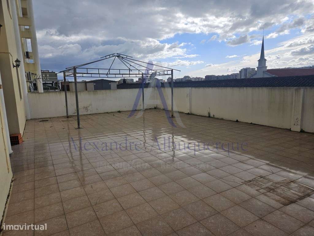 Apartamento T3 com Terraço de 80 m² e Parqueamento Privativo - Grande imagem: 4/18