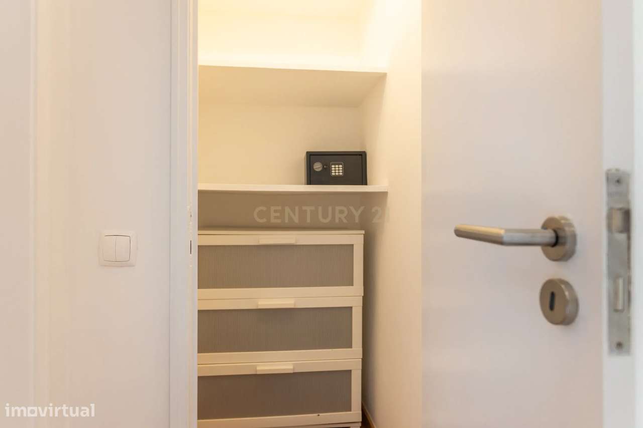 APARTAMENTO | 2 Quartos | 1 Casa de Banho | Renovado | Arrecadação | �-56