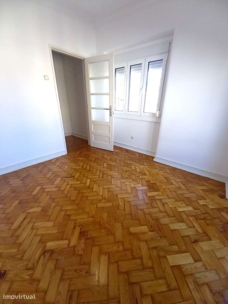 Apartamento T4 na Av. de Roma - Grande imagem: 3/22