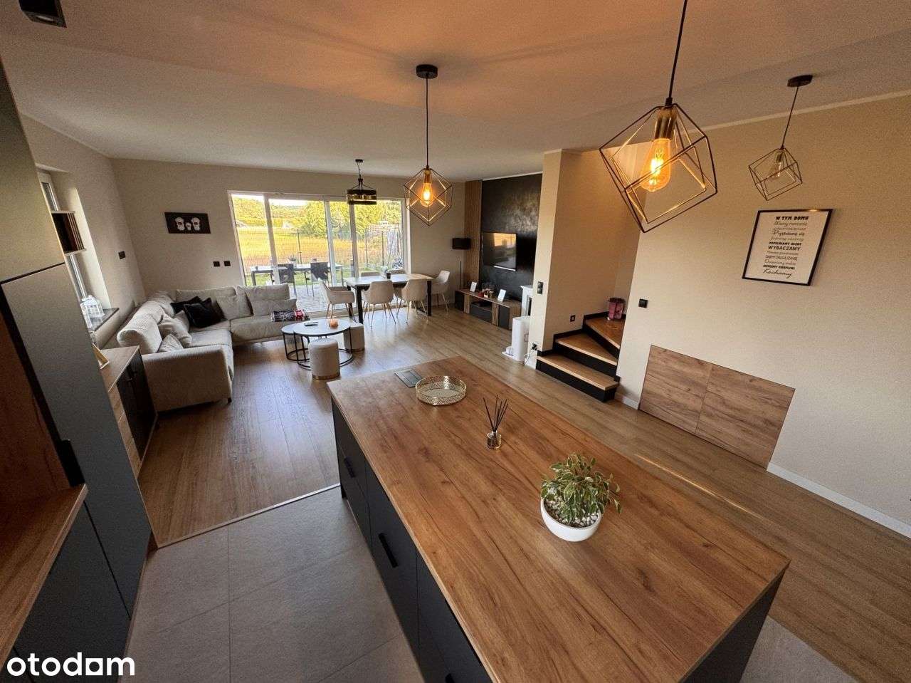 dom z pompą ciepła i panelami fotowoltaicznymi-3