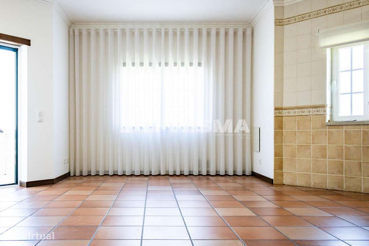 Moradia T5 para Venda em C. Branco-11