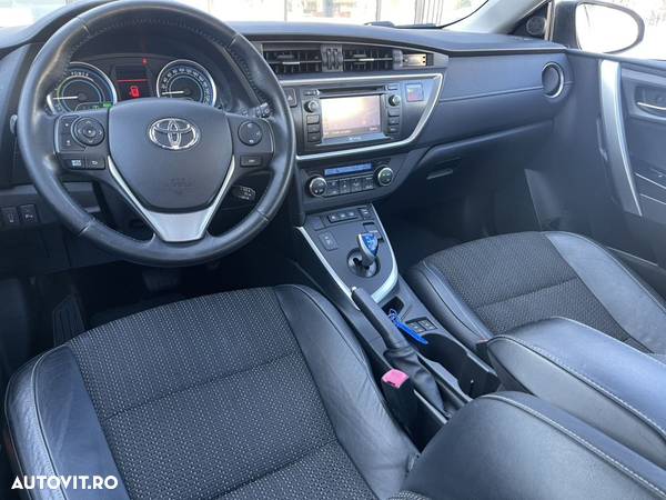 Toyota Prius (Hybrid) Executive - 8