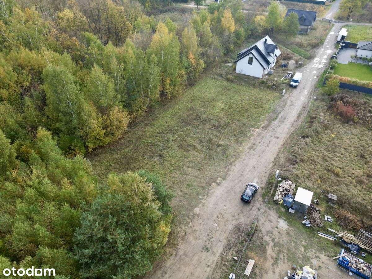 Działka otoczona zielenią, z mediami w Ruścu-9