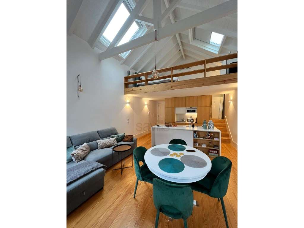 Apartamento T1 com mezannine mobilado com varanda - Grande imagem: 2/11