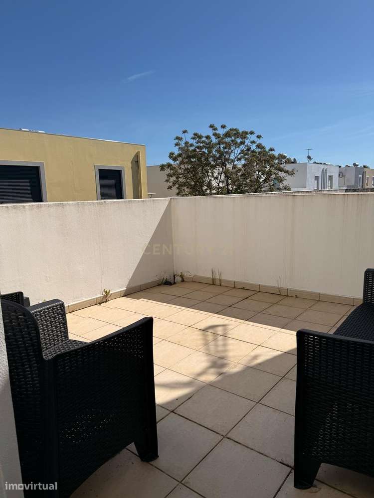 Magnifica T3 com Piscina no Corval-17