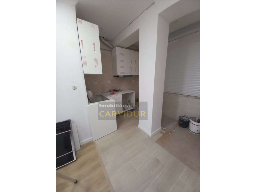 T1+1 Baixa da Banheira 1º andar totalmente Remodelado - Grande imagem: 4/16