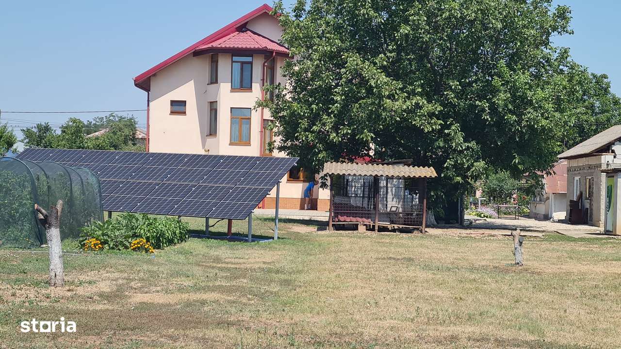 Vila impozanta in zona linistita la 15 minute de capitala! - Imagine principală: 3/20