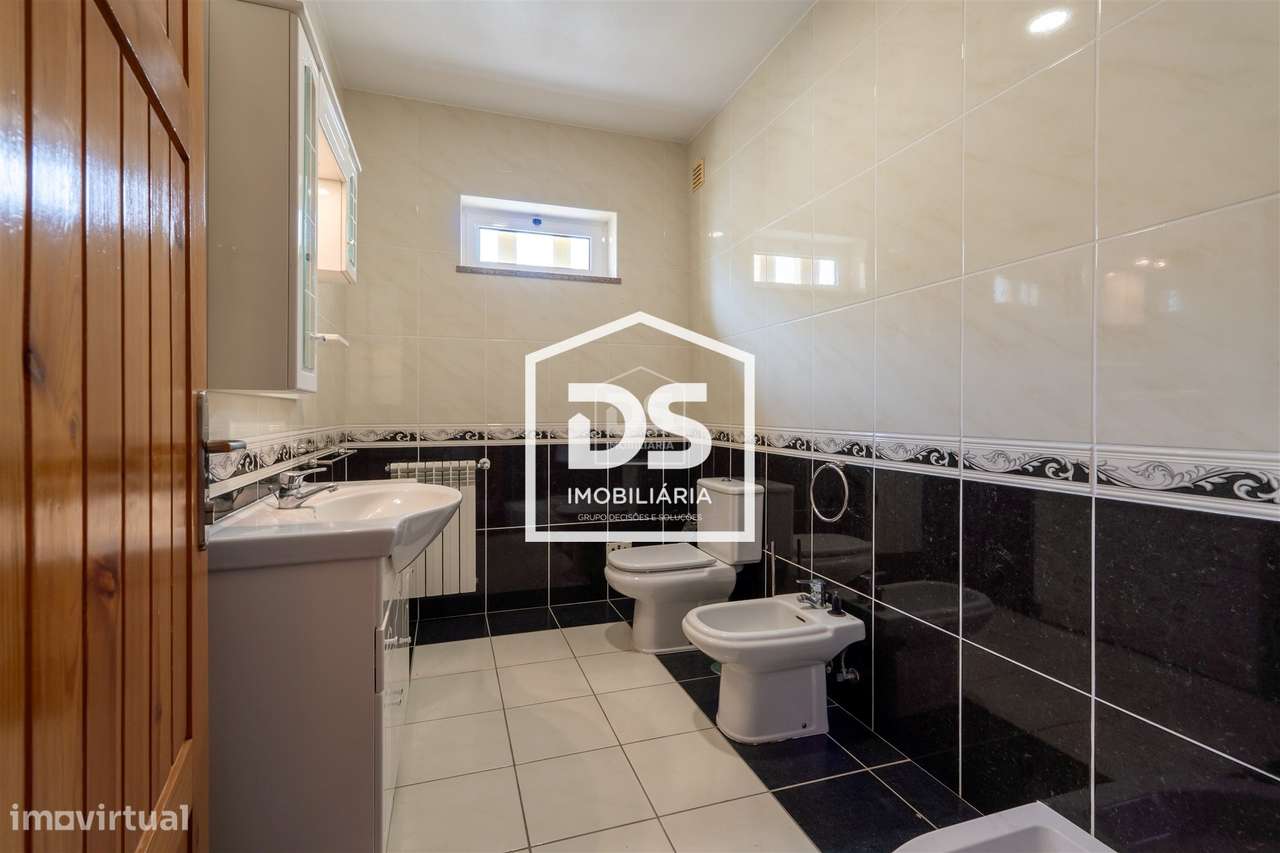 Exclusiva Propriedade Frente Mar com Piscina e Vista Panorâmica | Pare-18