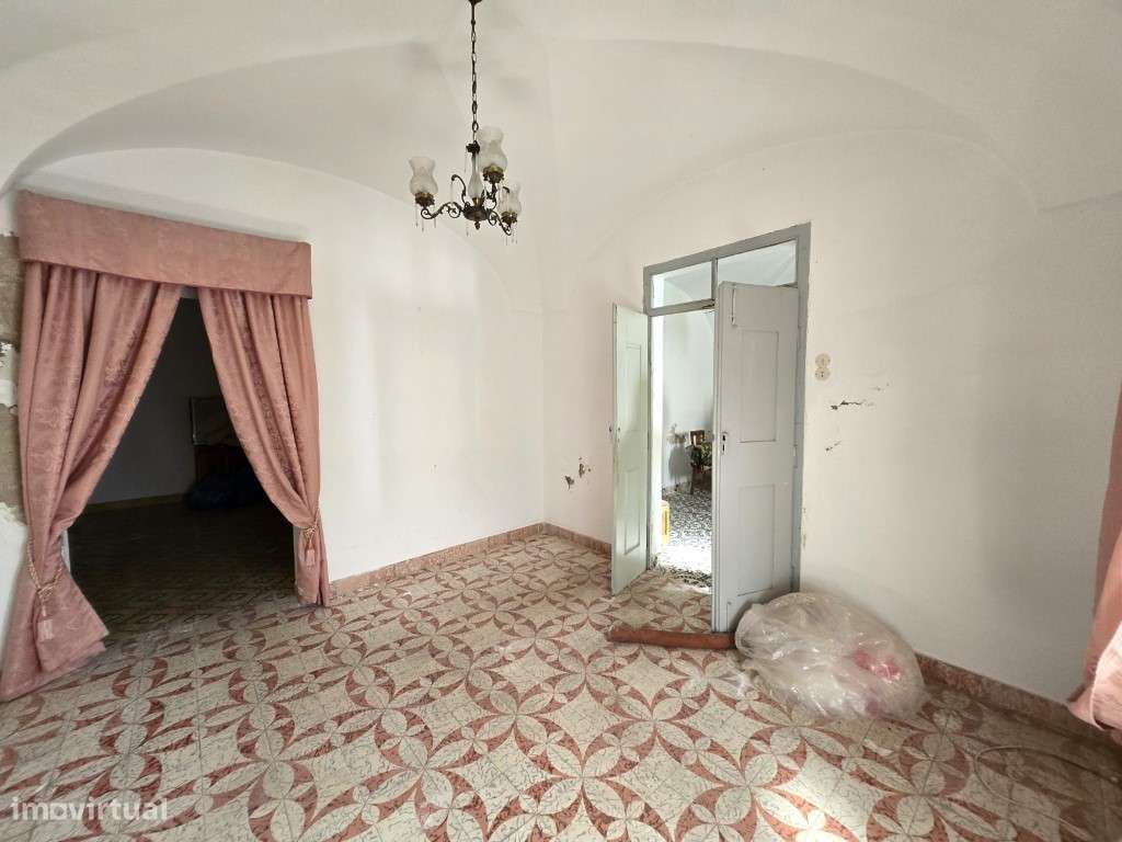 Moradia T4 com quintal, no centro histórico da Vila de Redondo - Grande imagem: 4/26