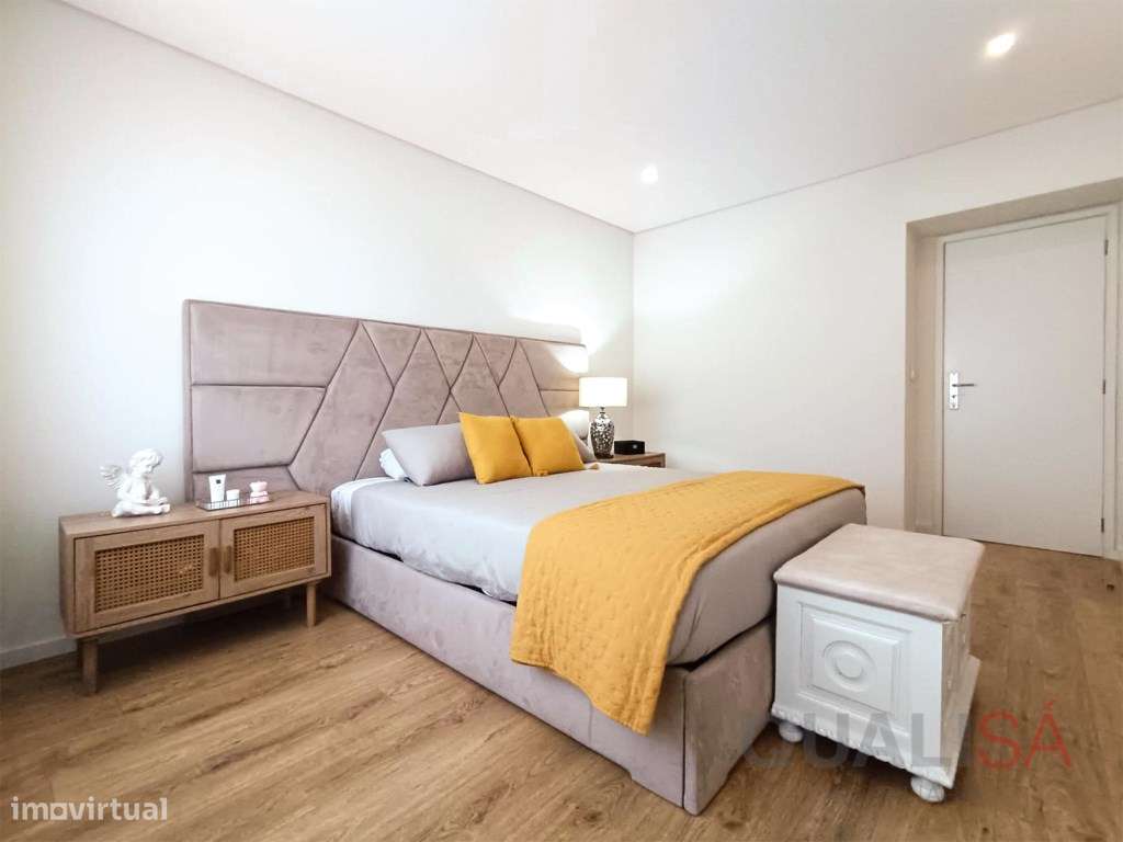 Apartamento T3 de gaveto com varandas, garagem fechada e excelentes...-20