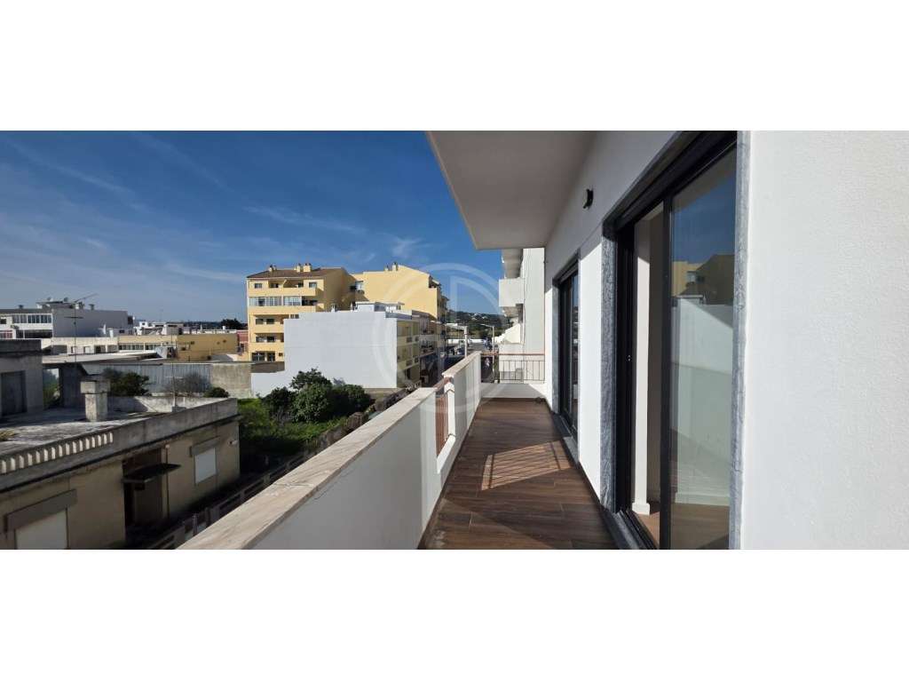 Apartamento T3 Renovado localizado em Loulé-17