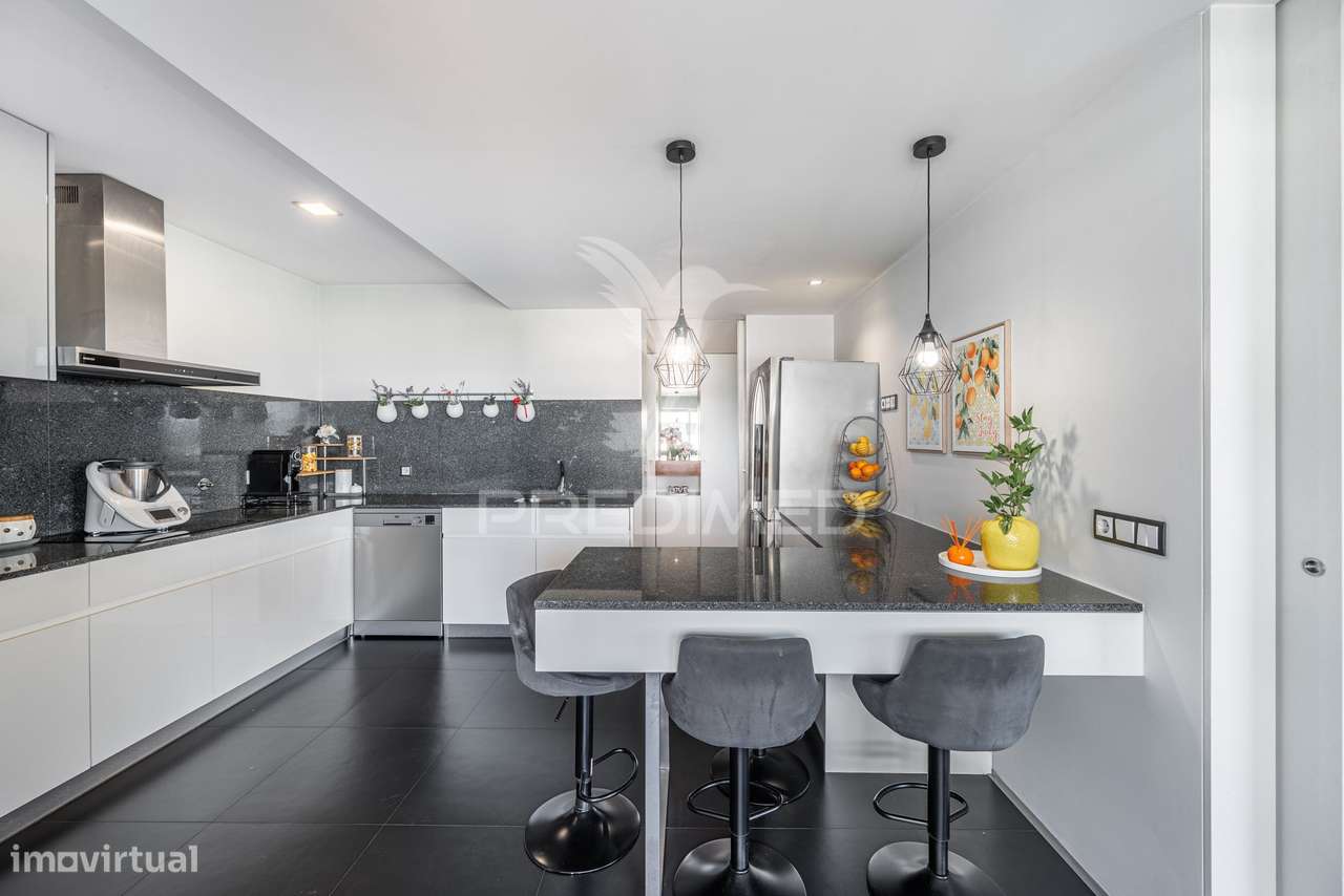 Exclusivo T3 de Prestígio em Urgezes – Luz, Sofisticação e Espaço S...-3