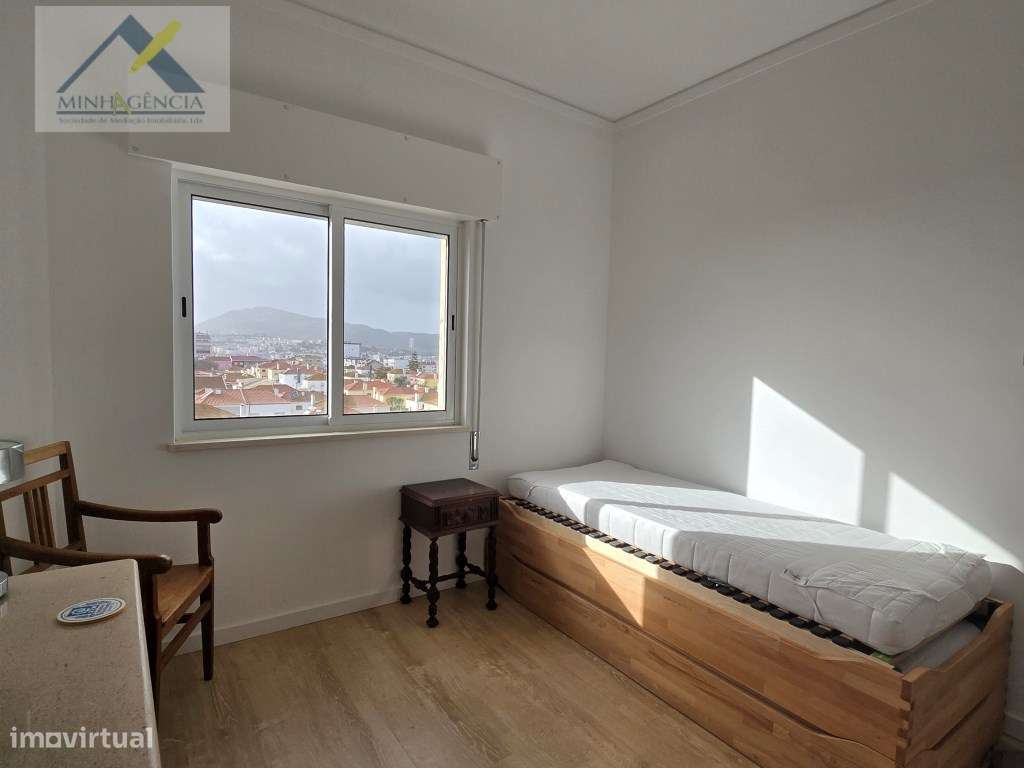Apartamento T2 remodelado em Setúbal-16
