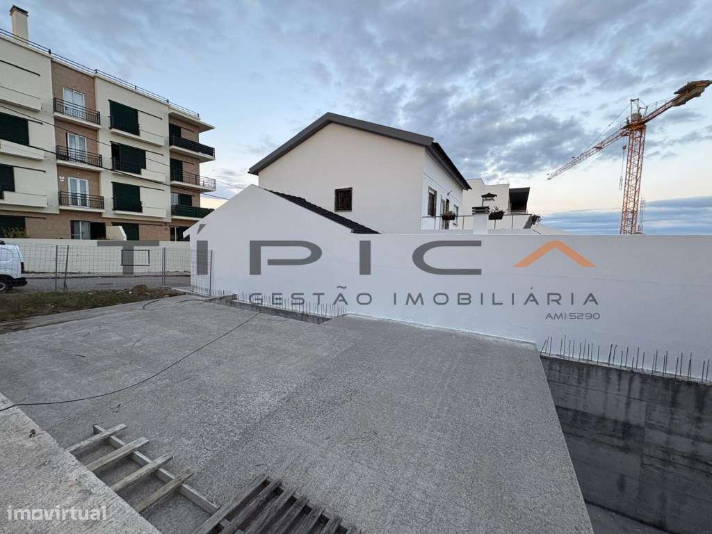 Terreno central no Bombarral para 2 moradias com projeto aprovado-2