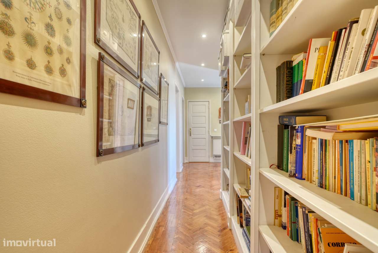 Apartamento T4 com varanda na Av. João XXI, Lisboa-34