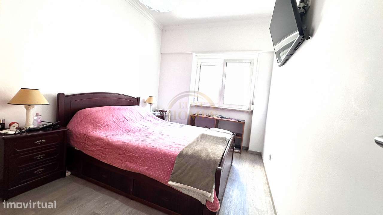 T2 Remodelado com Vista Desafogada, em Linda-a-Velha.-11