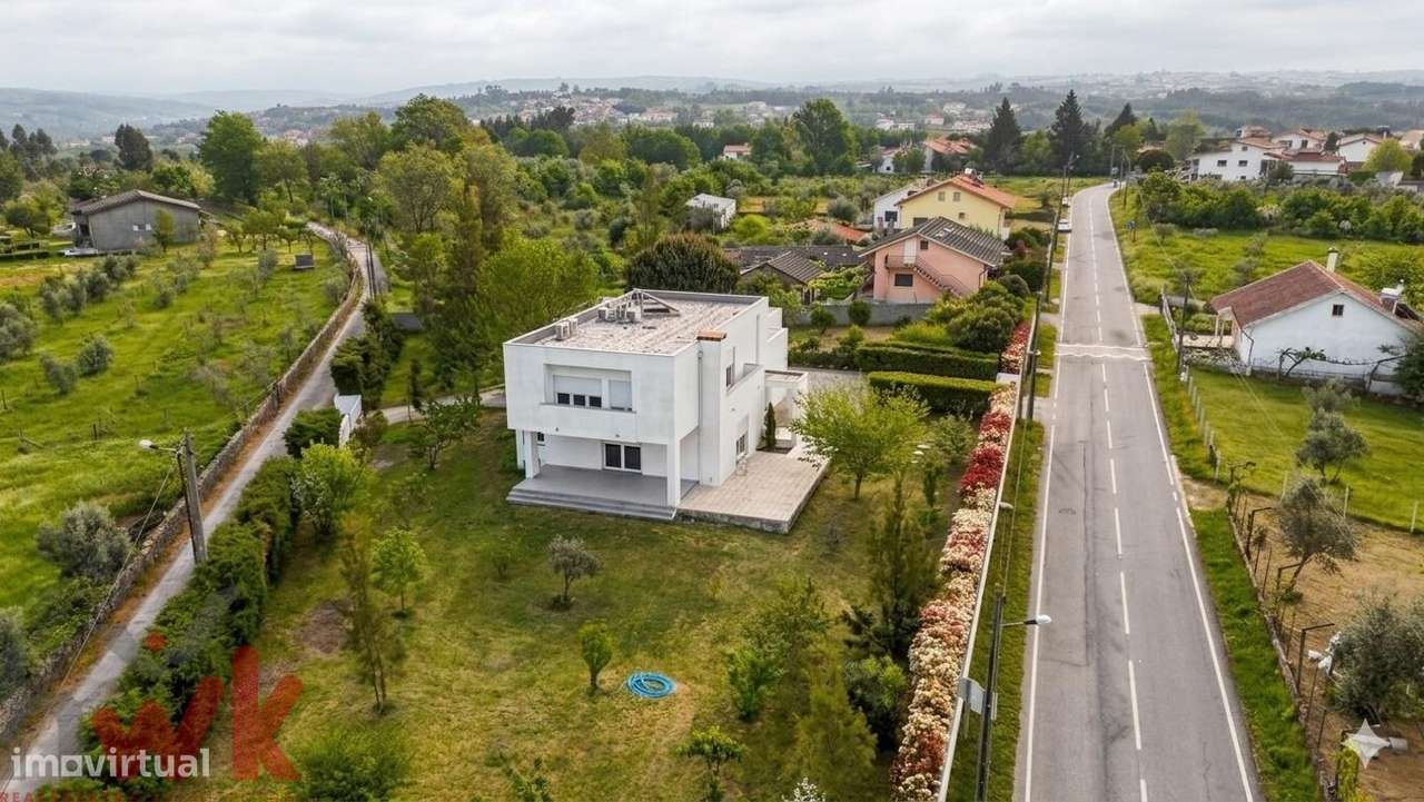 Moradia T4 Moderna com Vista Serra da Estrela-23