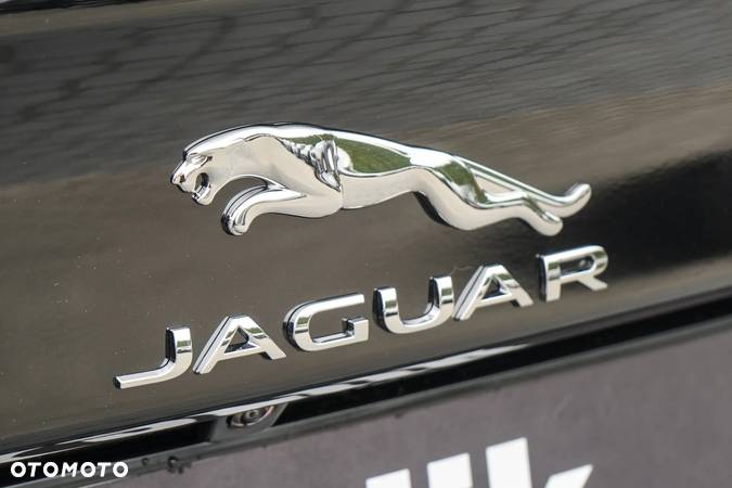 Jaguar XE 2.0 P250 R-Dynamic S - 8