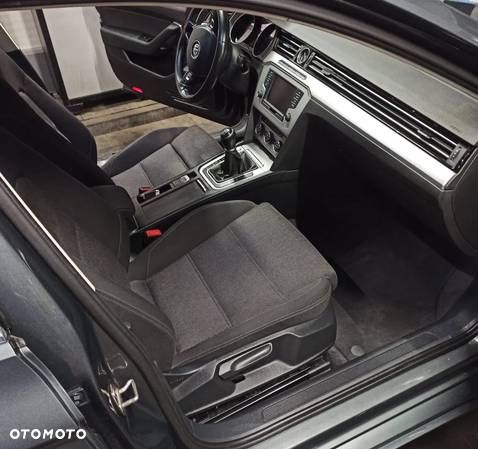 Volkswagen Passat 1.8 TSI BMT Comfortline - 16