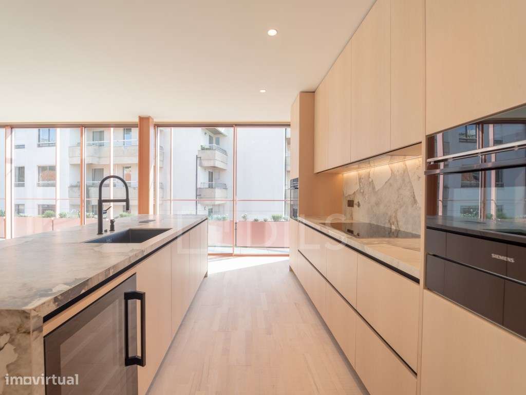 Apartamento T4+1 na Foz - Último Piso Cobertura Privativa-3