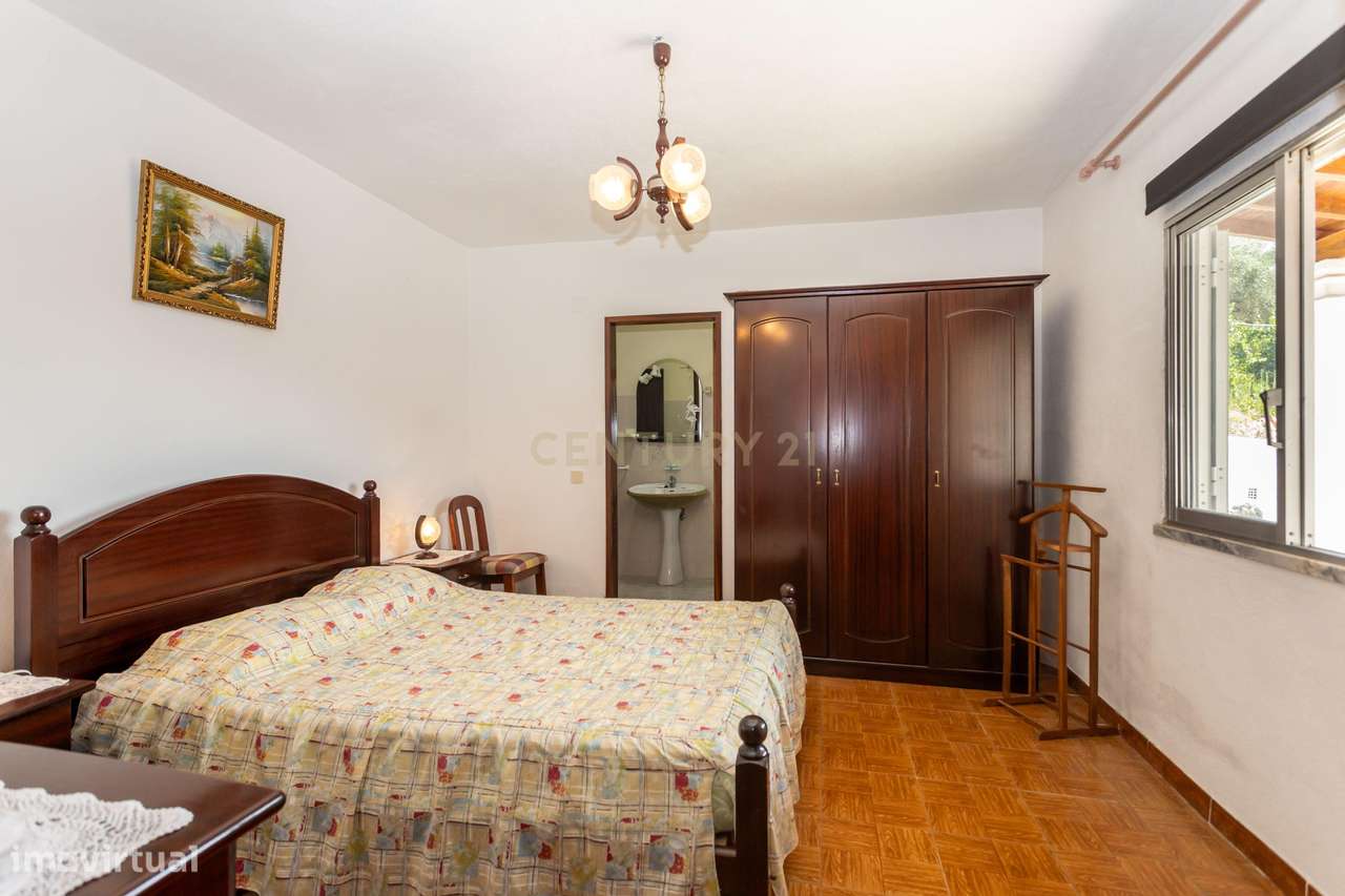 Moradia T2 com Terreno 7600m2 em Tomar-14