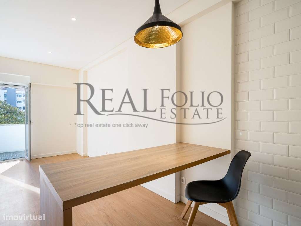 Apartamento T1 remodelado com varanda na Costa da Caparica - Grande imagem: 4/21