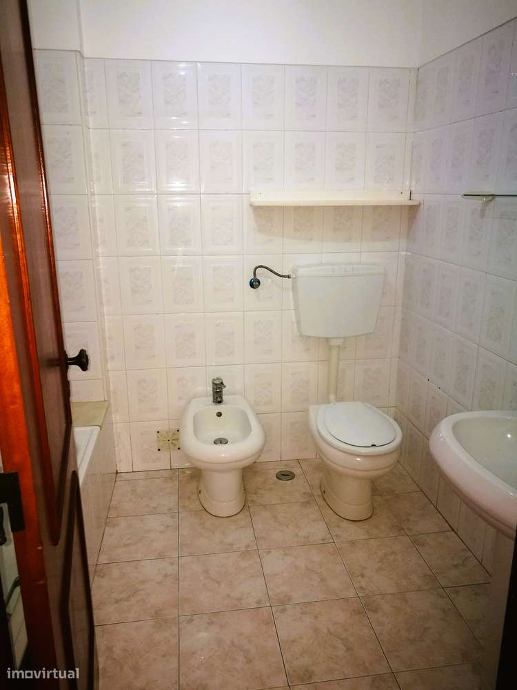 Apartamento T3 em Benavente com Varandas-13