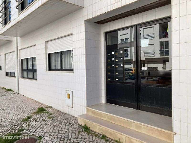 T3 Zona Fonte Luminosa Bairro Dos Arneiros Caldas Da Rainha