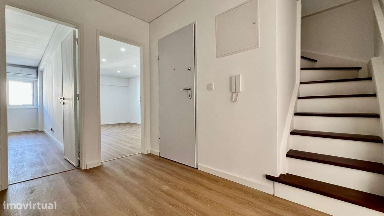 Apartamento T3+1 Duplex | 154 m² | Totalmente Remodelado | Queluz-39