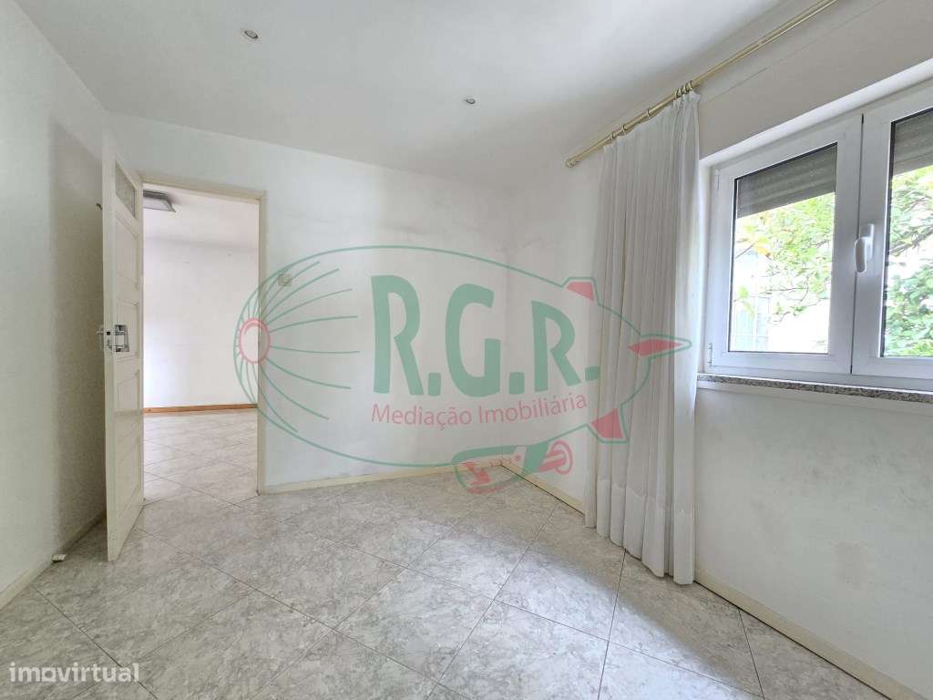 INVESTIMENTO - T5 Entrada Independente | Garagem | Peq. Quintal | C...-22