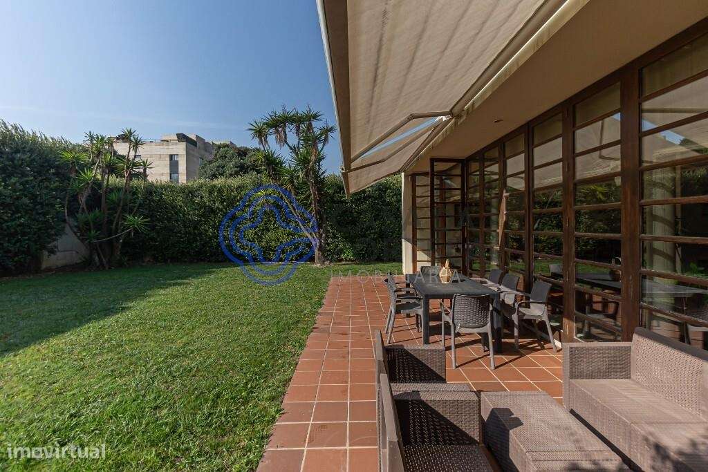 Moradia Leça de 4 frentes com enorme jardim - Grande imagem: 4/49