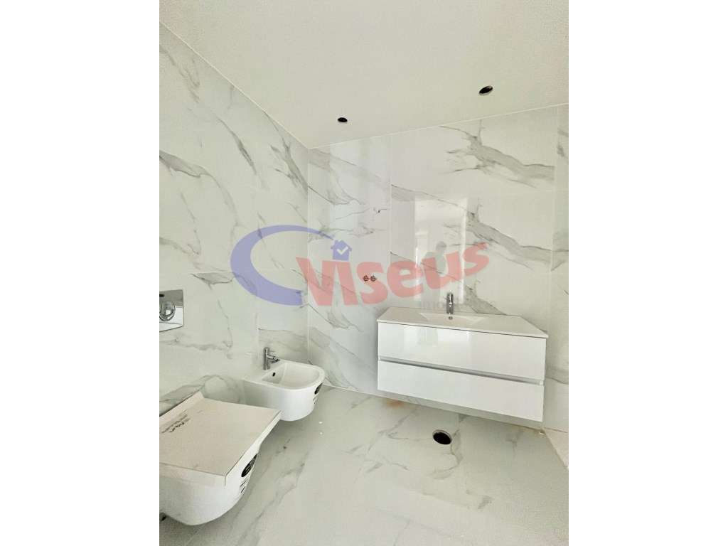 Apartamento T3 Penthouse Coimbrões-31