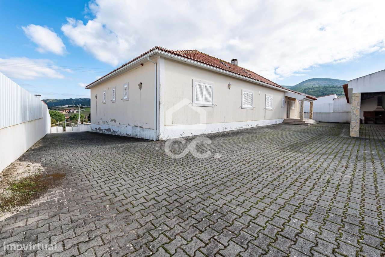 Moradia T4+3 de Prestígio em Vila Nova – Cadaval-51