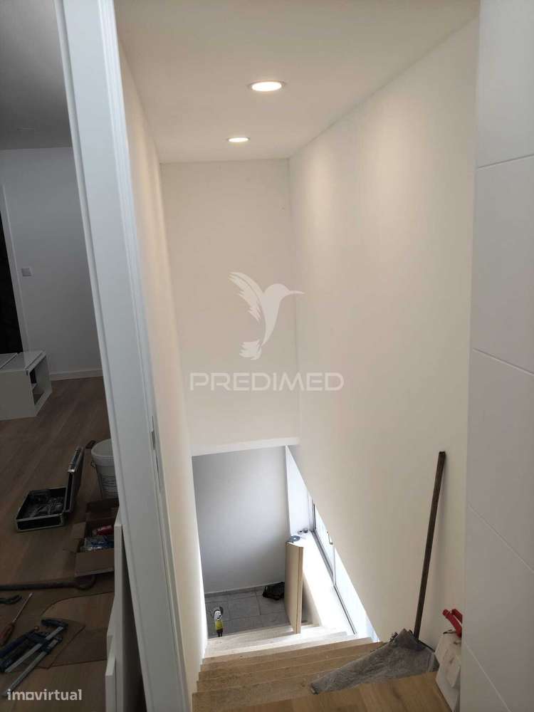 T2+1 Moderno, Mobilado e Equipado | Design Contemporâneo e Pronto a...-14