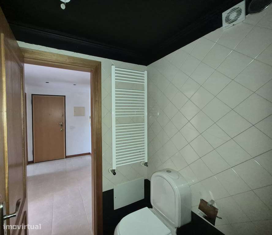 T2 com arrecadação e elevador Feijó, Almada-13