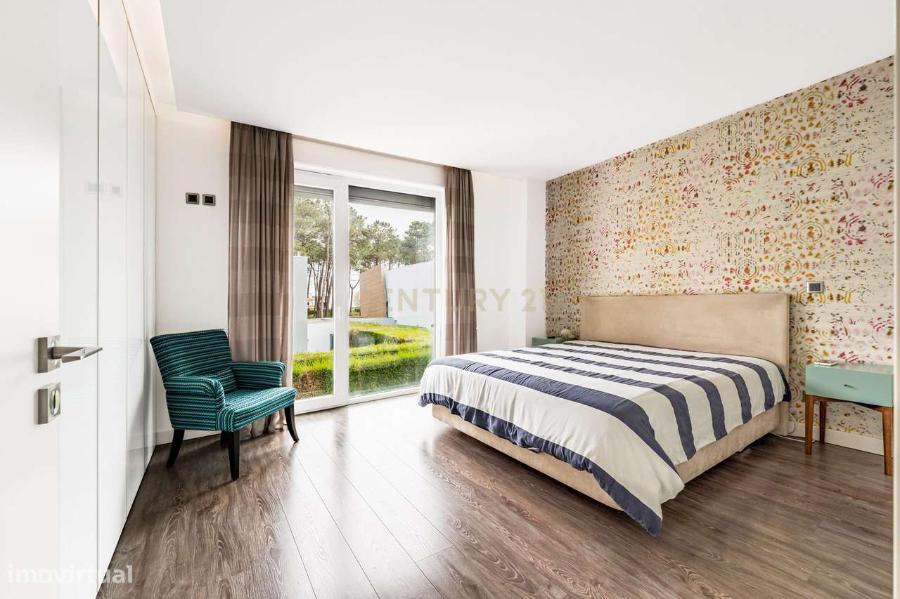 Moradia contemporânea na Aroeira | Luz natural, conforto e eficiência-36