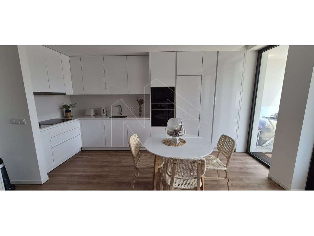 Apartamento T2 com Terraço de 45 m² em São Bernardo-3