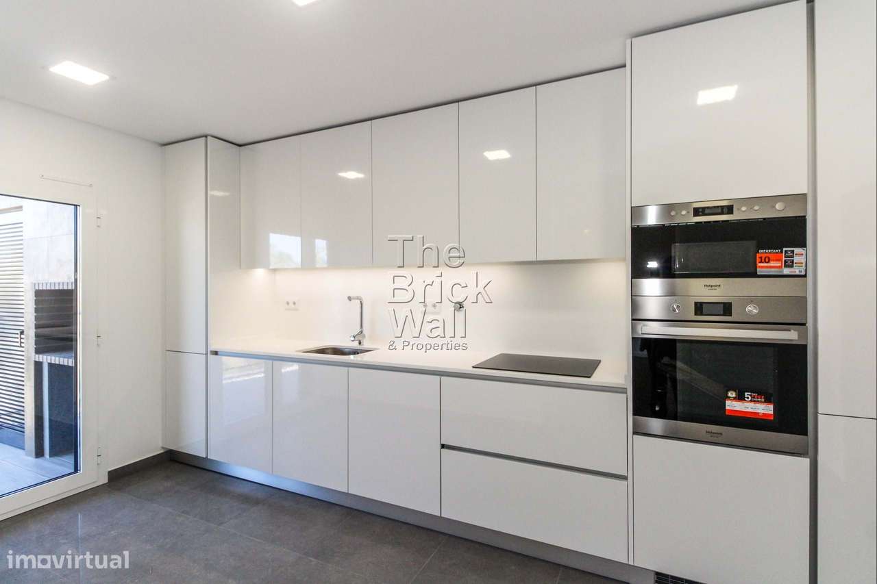 Apartamento T3 em condomínio fechado com piscina em zona central de Al - Grande imagem: 4/24