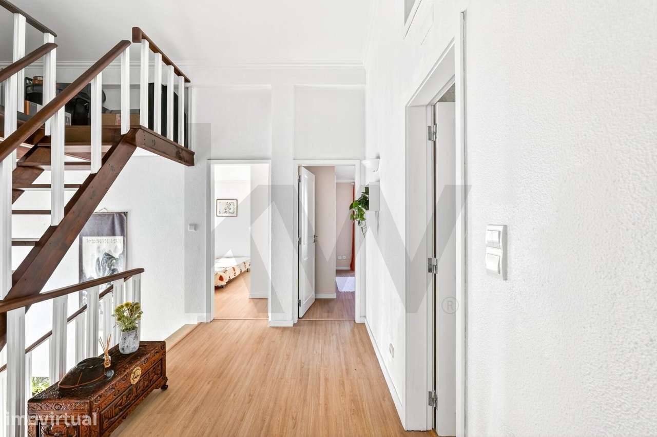 Moradia T4+1 com Piscina Coberta, Jardim e Churrasqueira em Alcoitão,-36