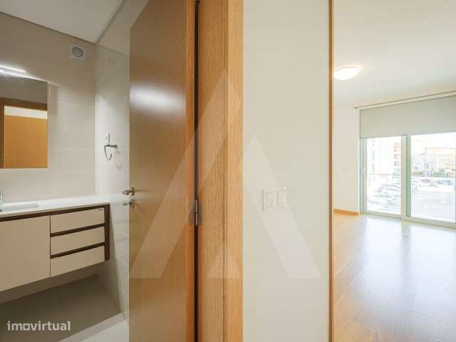 Apartamento T2 com varandas e garagem fechada no centro de Aveiro-20