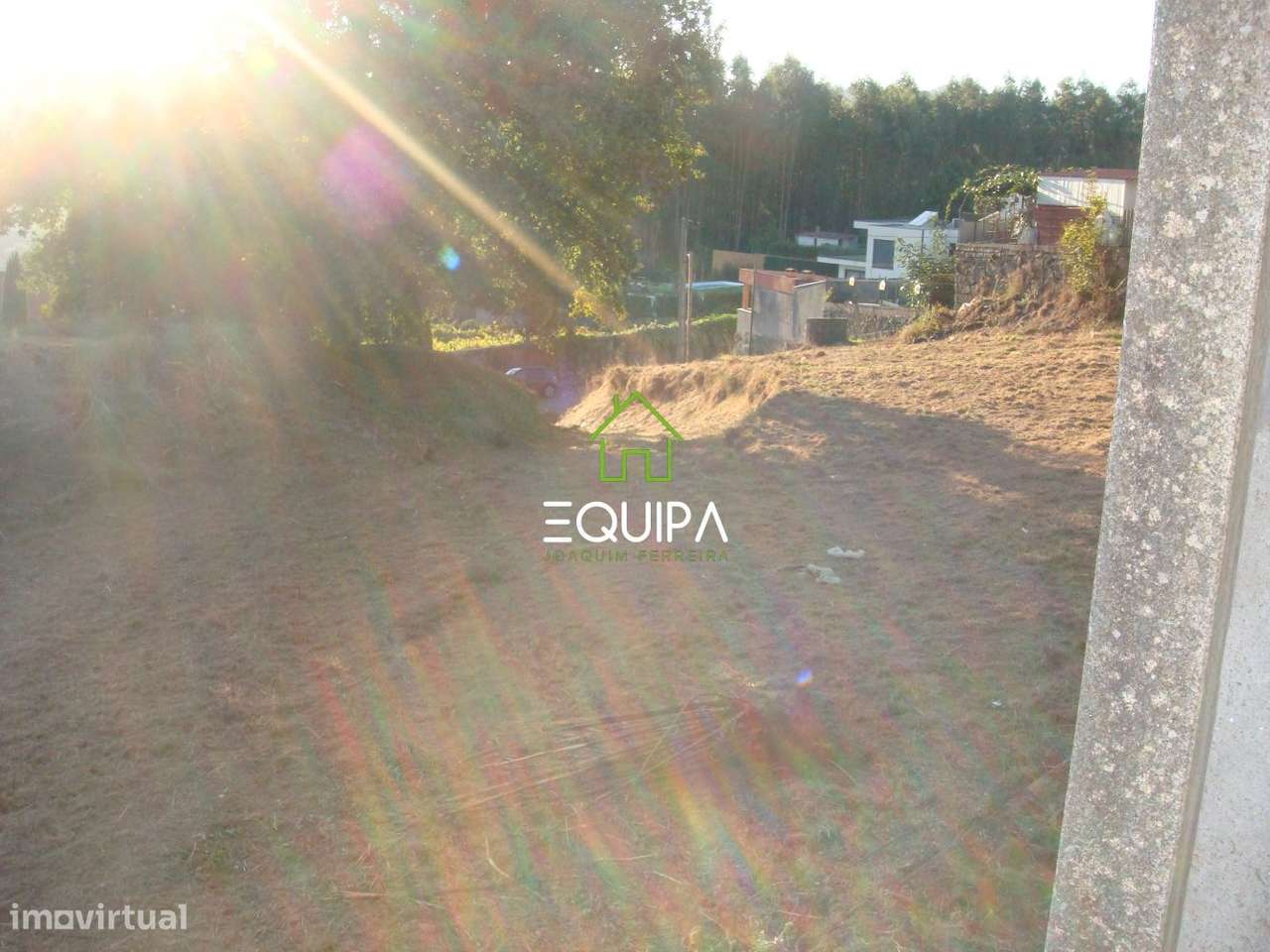 Terreno para construção (com moradia  T-5, construída em grosso), e-33